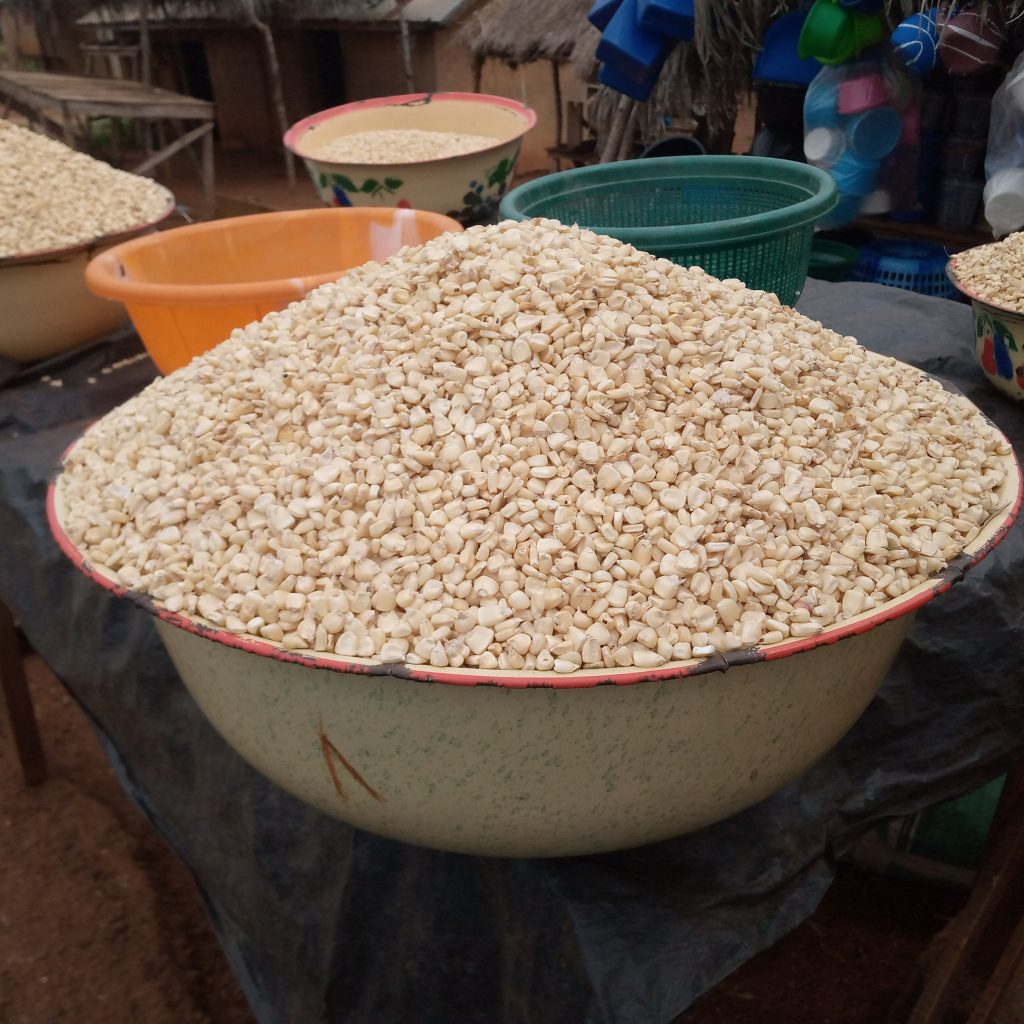 Préparation du Wô - Maïs séché - © Visiter le Bénin